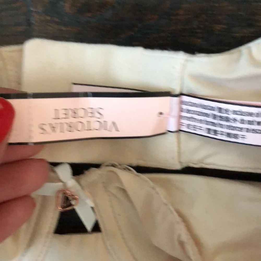 Victoria secret underwire bra nude supportive 36DD casual sexy minimalist NWT